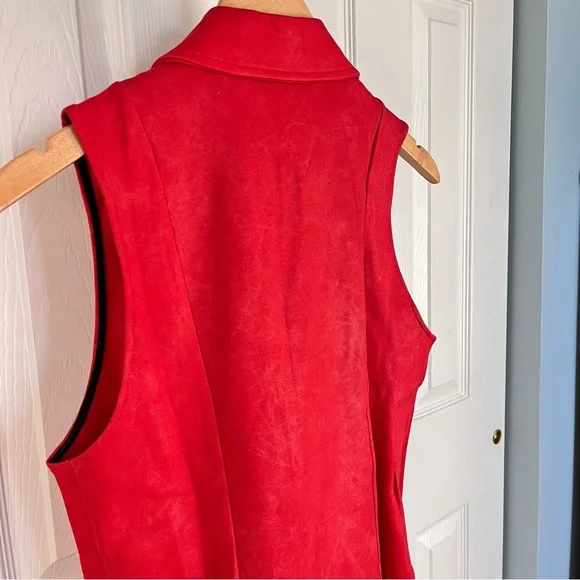 Krisa Crushed Moto Vest in Lipstick - Picture 7 of 8